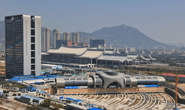 中國史上最狂搬家工程,3萬公噸車站原地旋轉90度!
