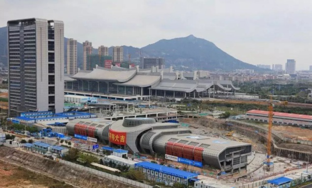 中國史上最狂搬家工程，3萬公噸車站原地旋轉90度！